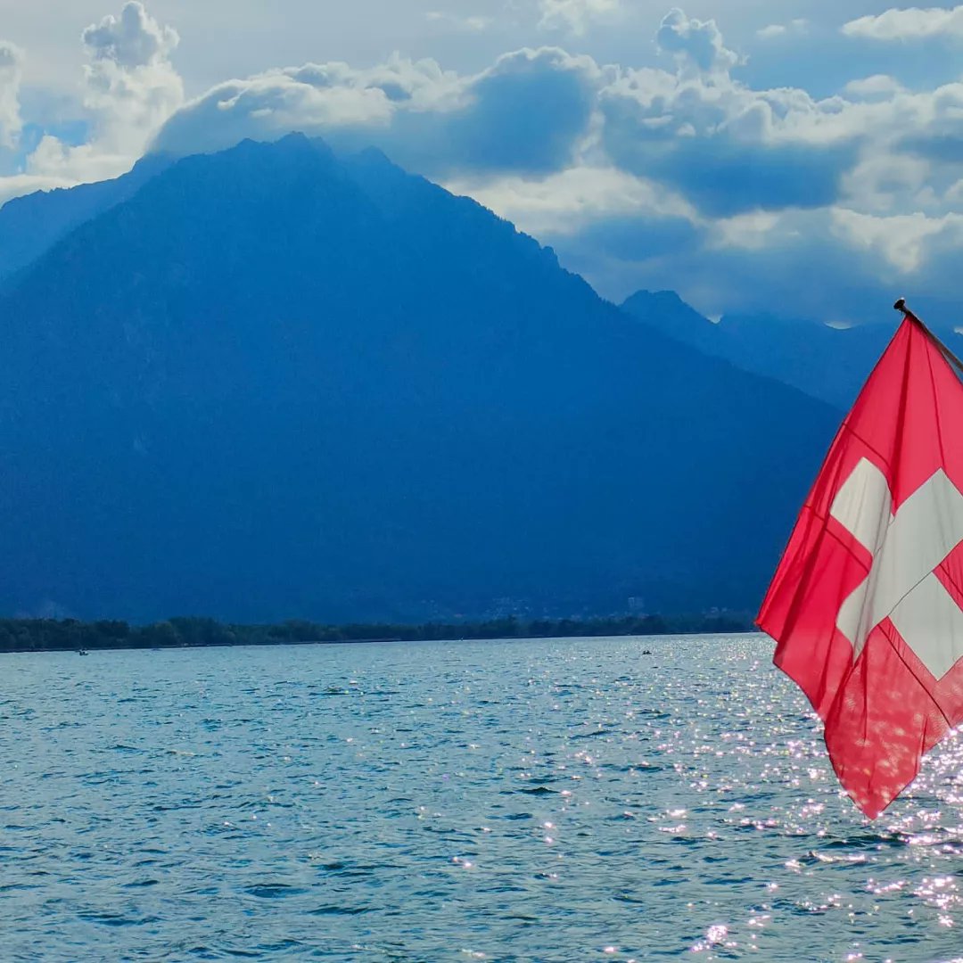 vivelavidaroca's tweet photo. Como visitar 3 #países en un día 🇫🇷🇨🇭🇮🇹? Así titulamos nuestro día 1 en este #roadTrip por los #alpes que nos llevó a: #Yvorie, un precioso pueblo frances; el #castillodechillon en #Suiza a orillas del #lagoleman y al #valledeaosta en #Italia donde vamos a estar 4 días.
#spainTB https://t.co/KSZz18czI2