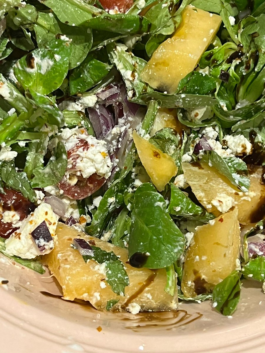 Morning! ☺️I hope you’re all having a lovely #bankholidayweekend. Thanks to Hayley for sending me this pic of her delicious creation  after feeling #inspired to make my #melon &amp; #goatscheesesalad for dinner. Yum!😋 
Have a brilliant day everyone. #sundayfunday #salad #somerset
