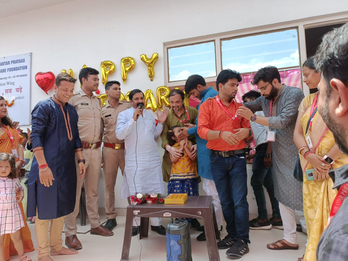 AroraSumit09's tweet photo. Congratulations to all the members of our esteemed NGO @Nirantarprayaas for 2nd anniversary celebratations.Special thanks to @Sanjaybalibjp bhaiya for gracing the occasion & support.Feels nice to see happy faces of small kids for whom team is working tirelessly. @dr_maheshsharma https://t.co/SSaxFlmNm7