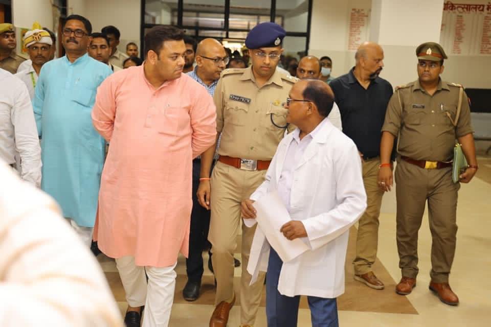 thisissanjubjp's tweet photo. आज जनपद गाजीपुर में प्रवास के दौरान महिला चिकित्सलय  पहुंचक�� वहा चल रहे नए भवन निर्माण कार्यों की प्रगति का निरीक्षण किया। https://t.co/1K3FOelDE1