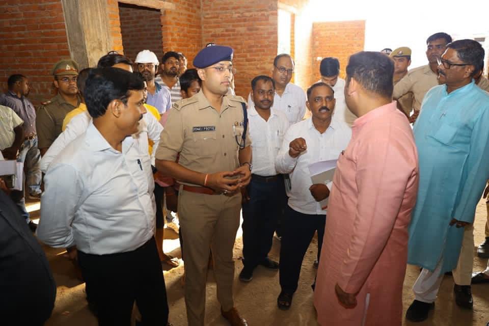 thisissanjubjp's tweet photo. आज जनपद गाजीपुर में प्रवास के दौरान महिला चिकित्सलय  पहुंचक�� वहा चल रहे नए भवन निर्माण कार्यों की प्रगति का निरीक्षण किया। https://t.co/1K3FOelDE1