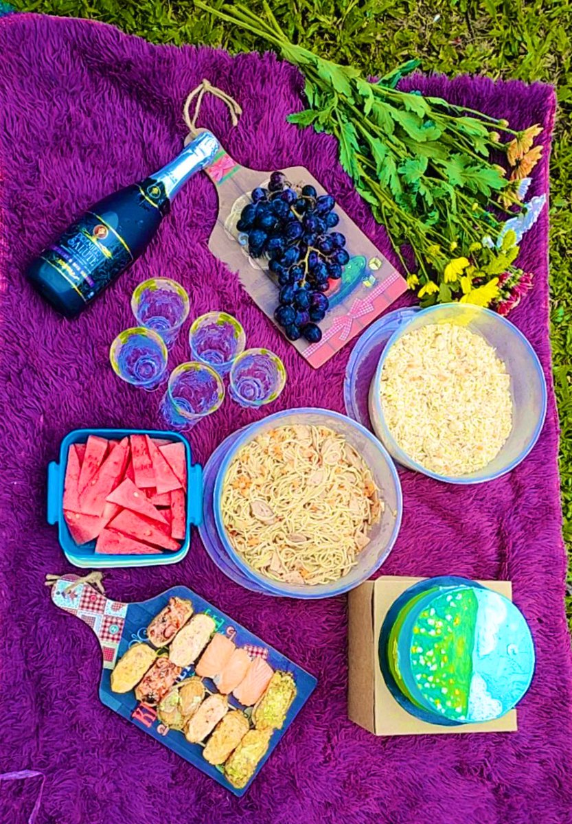 Your picnic can never go wrong with a cute cakes! Eyy tengok laa picnic ni jadi aesthethic terus tau i just cannot🥹🥹
