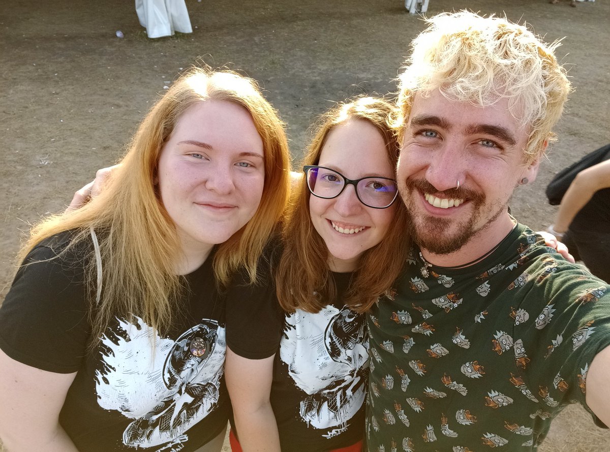 Kextekercs's tweet photo. Alsóörs, Megérkeztünk!🤘
#TáborFesztivál #fatalerrorzenekar https://t.co/8CJoDbQCEw