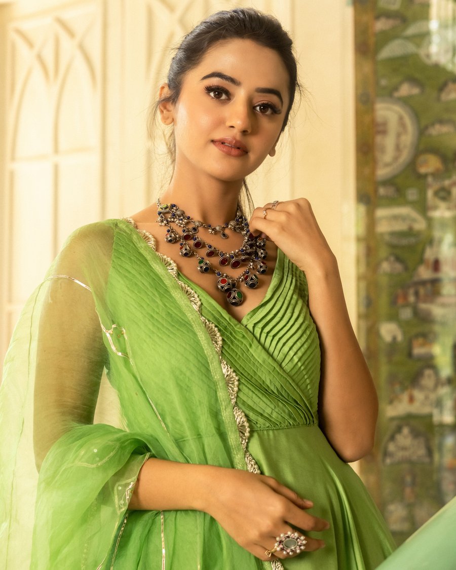 my girl is the prettiest 😭❤️

#HellyShah • #HellyHolics • #HellyKeLog