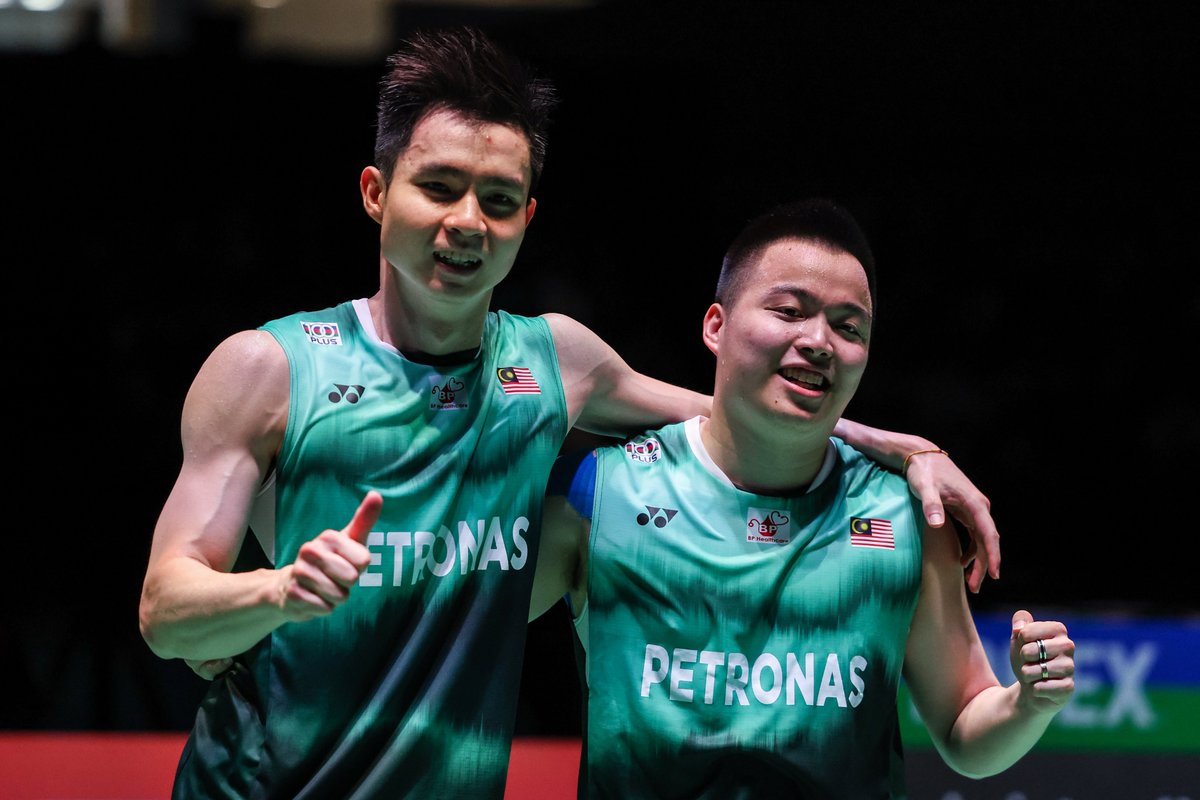 Malaysia 🇲🇾 has its first #badminton world champions❗️ 🥇 Tahniah, Aaron Chia and Soh Wooi Yik❗️ 👏👏 #BWFWorldChampionships #Tokyo2022 📸 @badmintonphoto