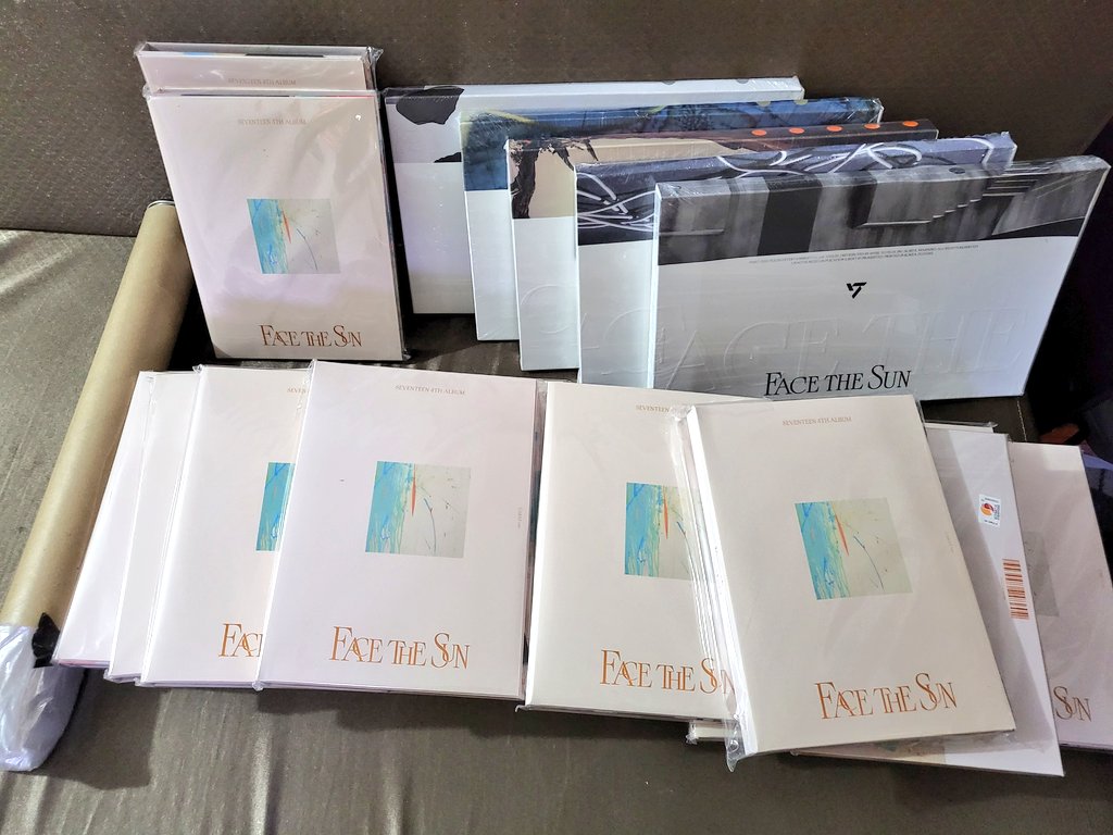 micheolinstar's tweet photo. the wait is finally over. look what i and my frenny carats got here! thank you as always @carrotsunshine1
#CS_Feedbacks
#Seventeen https://t.co/YO7CLVs0jz