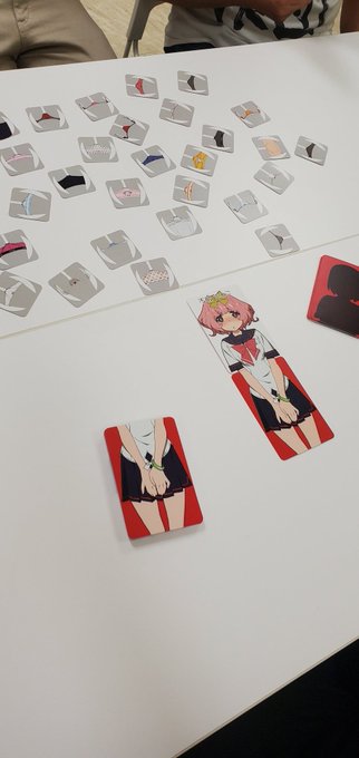 若旦那さんとこの定例ボドゲ会に来てます。
これはパンツ当てるゲーム。 