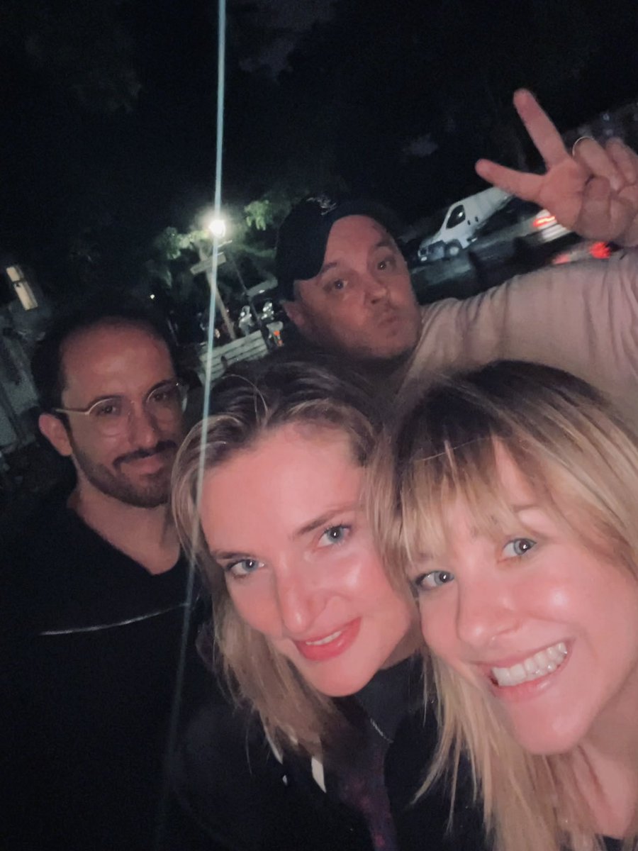 Marie von den Benken (@regendelfin) on Twitter photo Wieder eine ganz normale Samstagnacht, Gespräche über unser geplantes ABBA Revival, dies das. (Feat. <a href="/DianazurLoewen/">Diana zur Löwen</a> + <a href="/igorpianist/">Igor Levit</a>) Wieder eine ganz normale Samstagnacht, Gespräche über unser geplantes ABBA Revival, dies das. (Feat. <a href="/DianazurLoewen/">Diana zur Löwen</a> + <a href="/igorpianist/">Igor Levit</a>)