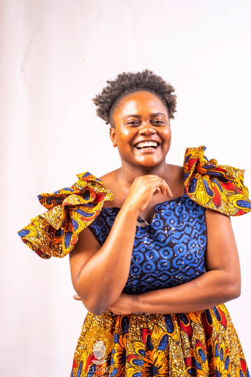 Ethnik_Collect's tweet photo. Clothes are like friends, you need quality and not quantity. We've got the quality you looking for in Rudo (dress) made from 100% Cotton hand dyed Batik blended with  an exclusive African Print.

Order Rudo on https://t.co/mpECi8w7OV or order a custom made dress

#ByoZimbabwe https://t.co/zEQ0yXV2AK