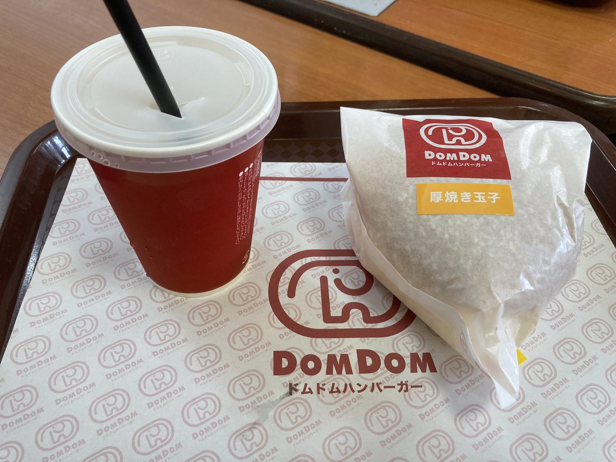 kenchin's tweet photo. 本日の #ドムさんぽ
ドムドムハンバーガー深井店
厚焼きたまごバーガー🍔を注文。辛子マヨネーズが効いててうまー😋今だけSALEのてりやきチキンバーガーが気になる。 https://t.co/IdwgZdtRyq