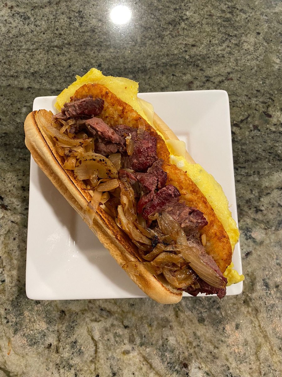 breakfastwarz's tweet photo. Morning friends of #breakfastwarz welcome to another showdown with @jonkelly31 &amp; @cperry617 
On the left we got the breakfast burrito!!
On the right we got the picanha bomb!!
Remember follow the thread to vote!! #breakfastwarz #sundaywarz #foodies #fam https://t.co/pmCGtgr82q