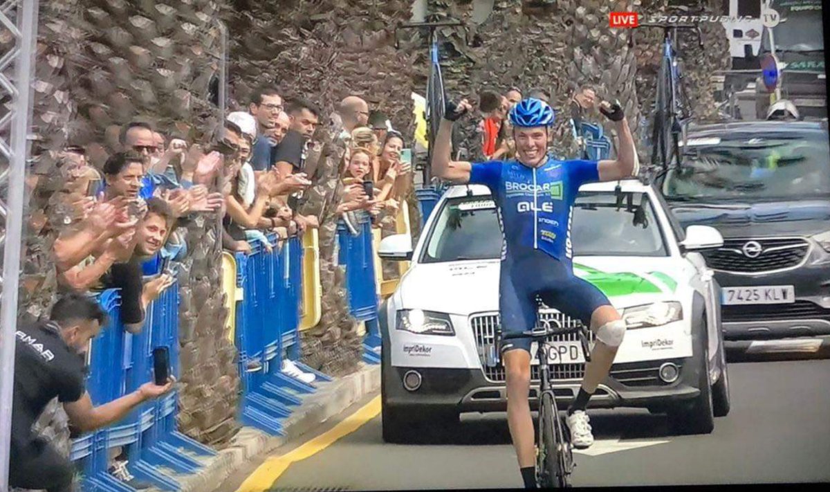 Win for Tom Martin yesterday in the Vuelta Tenerife. Today’s the the final day where Tom hopes to defend the GC lead on a short stage up and down a volcano.

Link: elpeloton.net/2022/08/tom-ma…