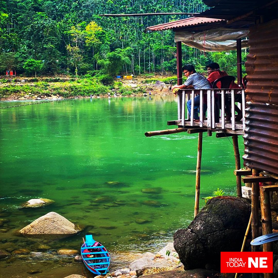 IndiaTodayNE's tweet photo. #Meghalaya: Shnongpdeng is a beautiful fishing village located in the Jaintia hills of Meghalaya where the India’s cleanest river Umngot flows.

#meghalayatourism #shnongpdeng #fishing #village #jaintiahills #cleanestriver #Umngot https://t.co/rbdeqjvSC7