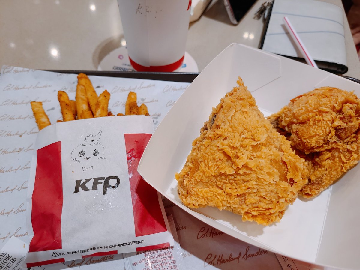 Rin5_Waffle's tweet photo. Bae, Kiara thanks to coming!!
Thanks to you, I had a great time today.
I hope both of you have a great memory today.
And I also hope to see you again next time😭😭

After the meet I'm at KFP COEX store right now🍗😎
#SeoulPOPCON #hololiveMeet #kfp https://t.co/svGkDPSdeL