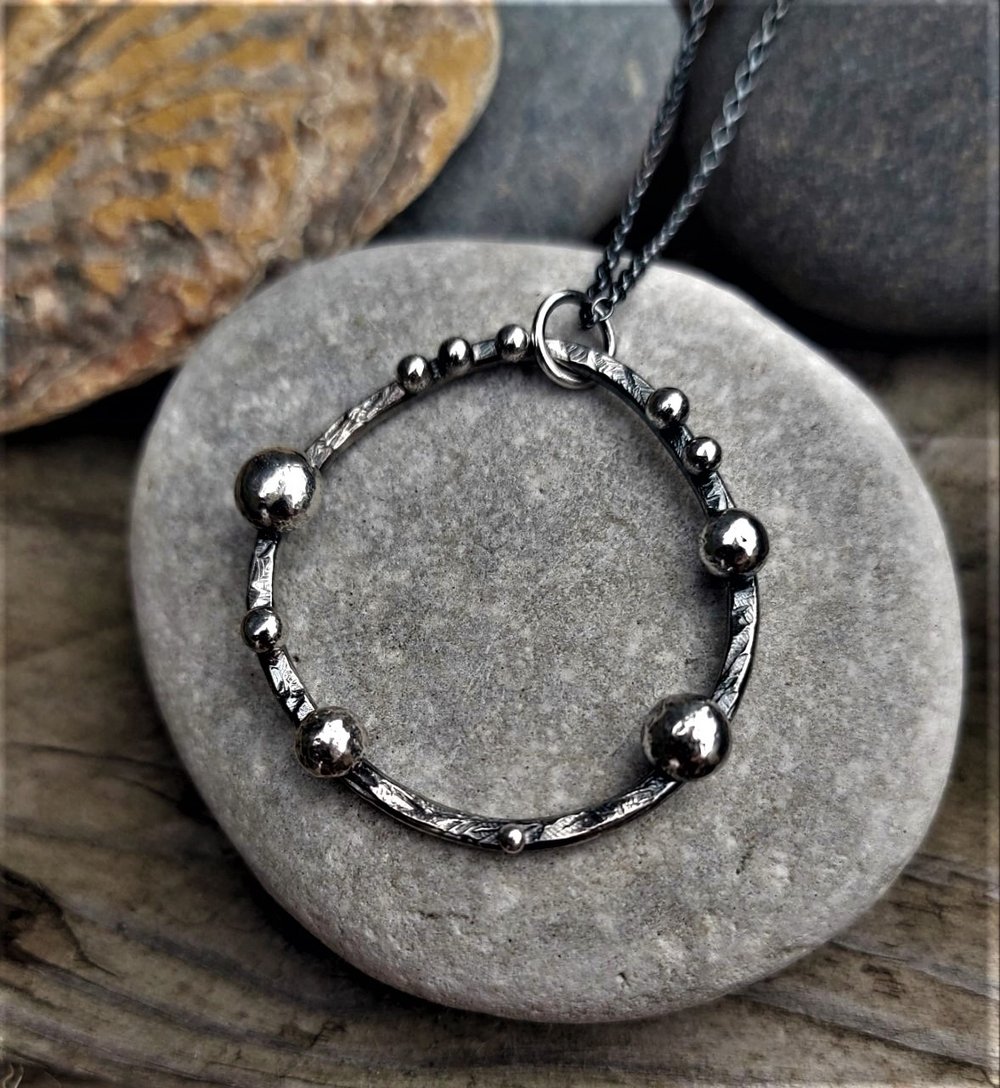 i_love_dolly's tweet photo. Oxidised silver satellite pendant, swirling on its chain as you move. Large and chunky and polished. Made using traditional silversmith skills and tools. One off creations & small batch collections only ⚒️
https://t.co/MECE13sx48
#UKGiftHour #UKGiftAM #EarlyBiz #handmadesilver https://t.co/aUuRdAyPOo