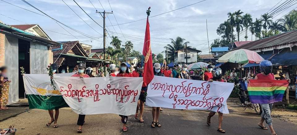 Anti-coup revolutionary strike in Tanintharyi's Dawei district, Launglon township.

#2022Aug28Coup #LegalizationOfNUG #WhatsHappeningInMyanmar