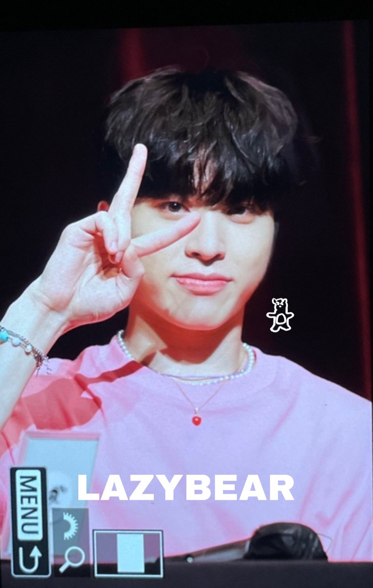lazybear5218's tweet photo. 220828 wonderwall ✨

오늘도 핑키보이😍🫶🏻
어제가 내 생일이라고 말했어🤭🎂💕

#소정환 #SOJUNGHWAN #트레저 #TREASURE @treasuremembers https://t.co/aMS4ernFIN