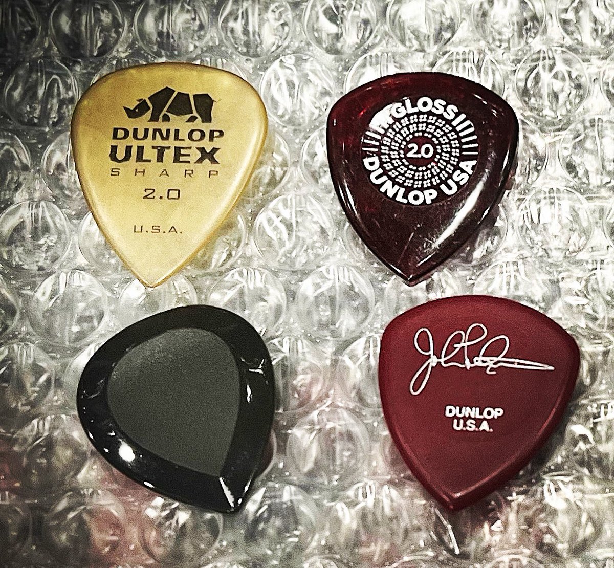 TommommiC's tweet photo. 久しぶりに、ピック購入〜🎸
最近色々なピックが販売されていますね〜😲
#ピック #ギターピック #ギターリスト #ギター好きな人と繋がりたい #エレキギターが好きな人と繋がりたい #flowgloss #jadepick #johnpetrucciflowpicks #ultexsharp #pick #guitarpick #guitarist #ミュージックバー #南浦和 https://t.co/n8v6IAkpSI