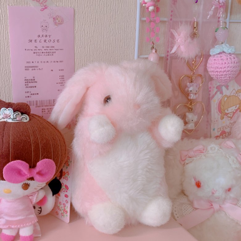 eluve_kitty's tweet photo. 토끼 인형 기여워.. https://t.co/adCVubGQsR