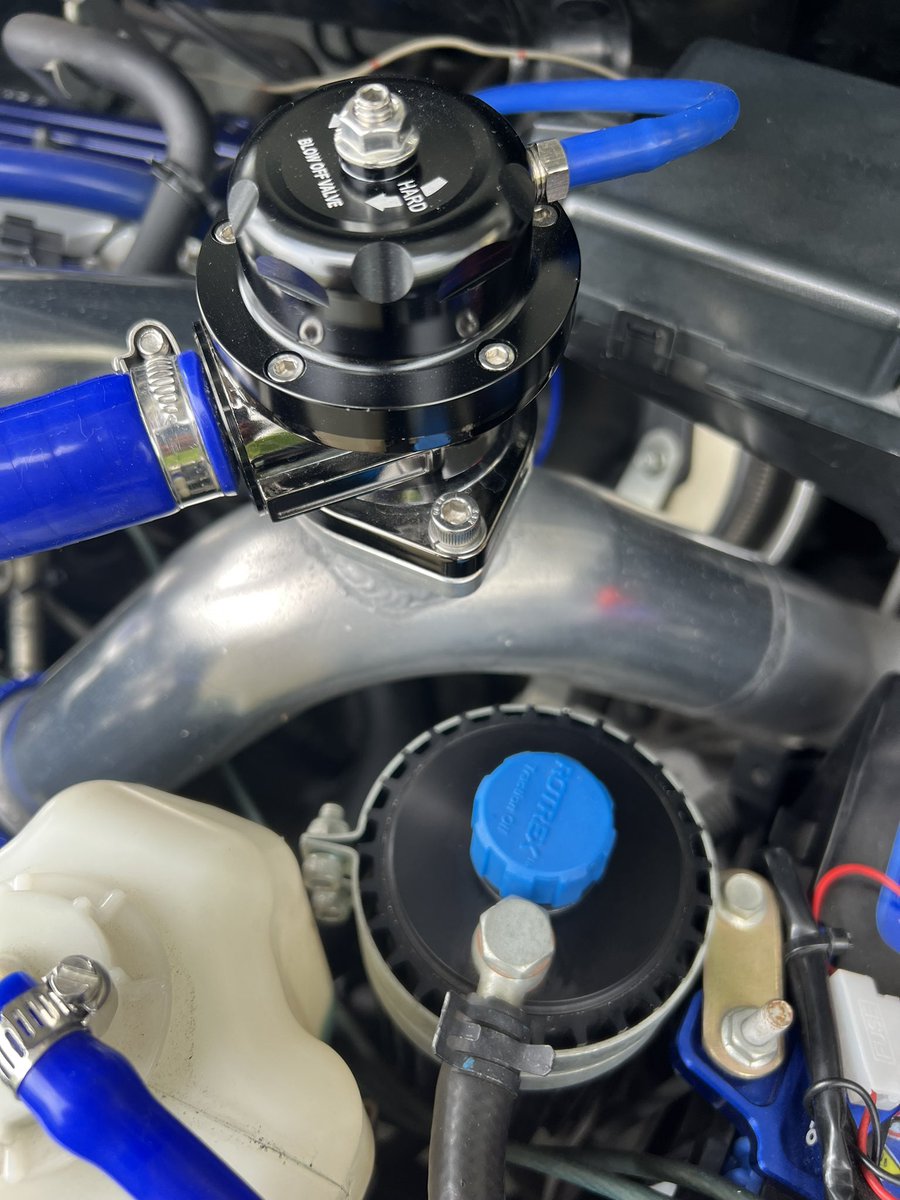 kazuPC9's tweet image. 午前中は洗車
昼は用事
夕方はrotrexのオイル量のチェックとブローオフの調整
タイヤWAXも久しぶりに塗っといた✨

何日車高高いの我慢できるかなぁ😆

#ステップワゴン #rotrex #ブローオフバルブ #D9R