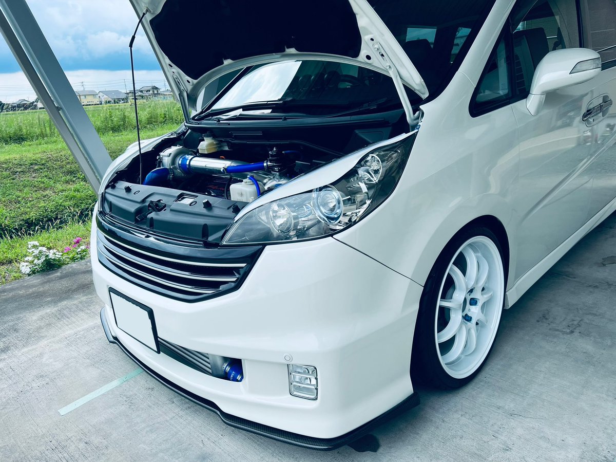 kazuPC9's tweet image. 午前中は洗車
昼は用事
夕方はrotrexのオイル量のチェックとブローオフの調整
タイヤWAXも久しぶりに塗っといた✨

何日車高高いの我慢できるかなぁ😆

#ステップワゴン #rotrex #ブローオフバルブ #D9R