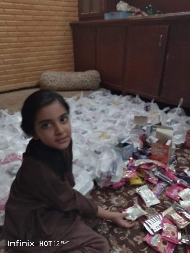 allslaves44's tweet photo. پشاور کی ایک فیملی گھر پر سیلاب متاثرین کیلئے سامان کی پیکنگ کر رہی ہے۔ فکس اٹ پشاور کی وساطت سے یہ سامان متاثرین تک پہنچایا جائے گا۔ ہمیں ان لوگوں پر فخر ہے ۔

#FixitPeshawar #KPFloodReliefOperations
#زندگی https://t.co/Mkp8i6NK1b