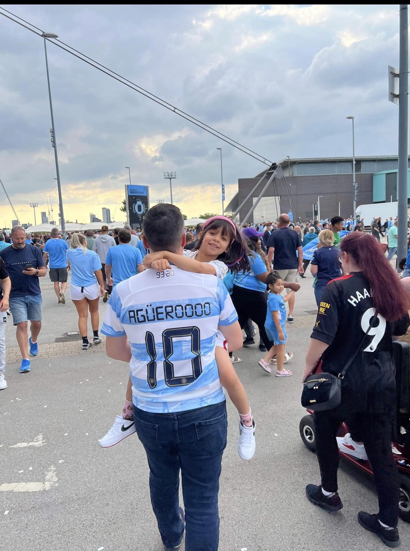 Had an amazing day at the game yesterday starting with Mia’s picture with the team pre match followed by Haaland’s first City hat trick! 😊#CmonCity