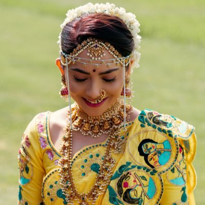 Cameralifelive's tweet photo. RT @meSonalee: #NewProfilePic when the नवरी had नटली 

#weddingthrowback #picture #sonaleekulkarni #marathi #navri #mulgi #wedding #throwback https://t.co/lC9yr7uTI5