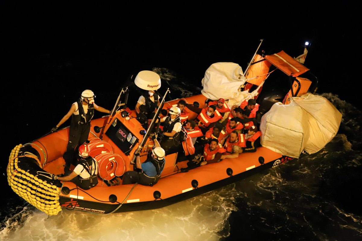 MSF_Sea's tweet image. 🔴  Last night, our team conducted another rescue following an alert by the @alarm_phone. 25 people, including 5 minors, were on a small boat in distress located in the international waters near #Libya. They have safely joined the other survivors on board of the #GeoBarents.