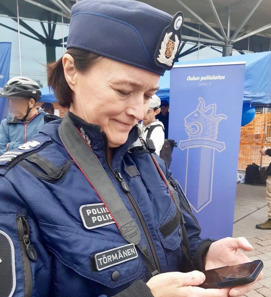 Poliisi Eeva tweet media