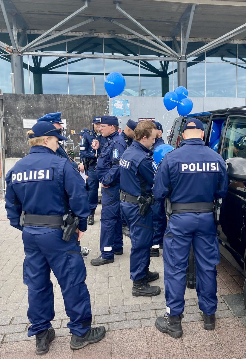Poliisi Eeva tweet media