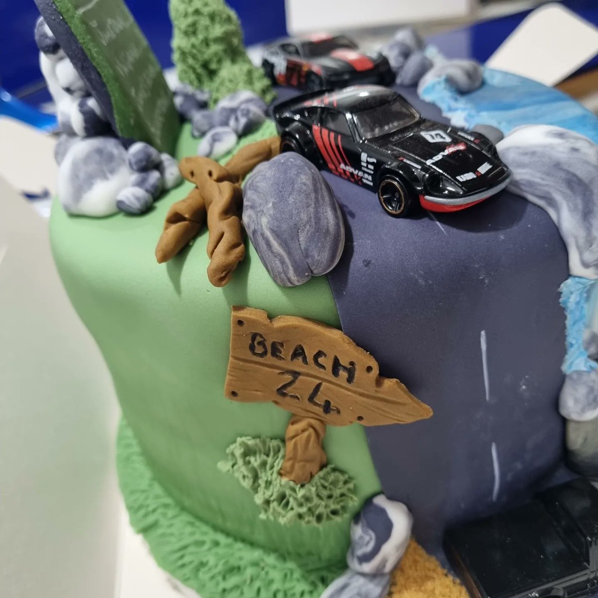 killiekakes's tweet photo. Was all about the cars for Jamie. Our @fogarelli1 introduced is wee cousin Caroline for this one (not on twitter) thanks to Caroline for her contribution to the @KillieTrust and a Happy 24th Birthday Jamie. Lucky boy #cars #cake #killiekakes #kilmarnock #Ayrshire #carcake #beach https://t.co/Y4fGDusfDc
