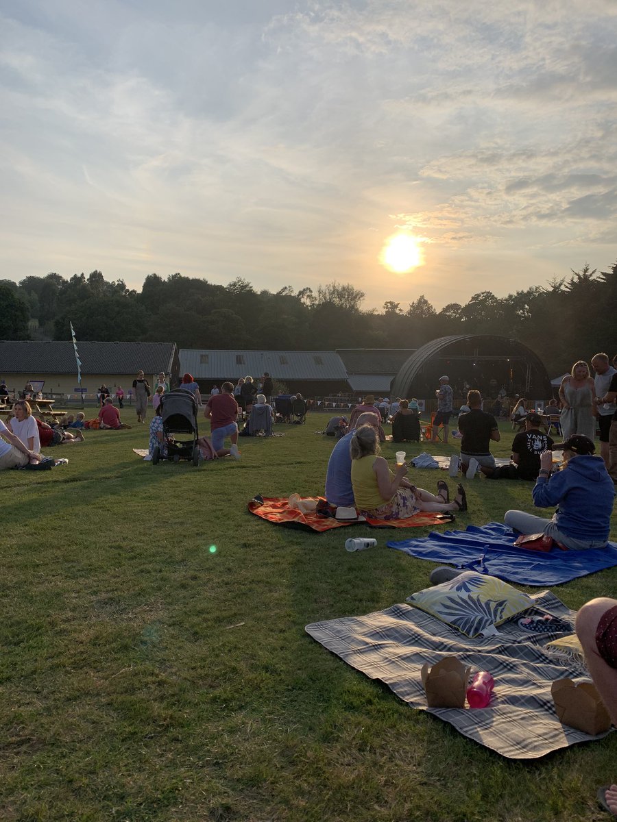 Trick2345's tweet photo. Great evening at #installerstock thanks @neil_bunning that Rum punch has given me a slight headache ๐ฉ๐ https://t.co/DE3Expte9t