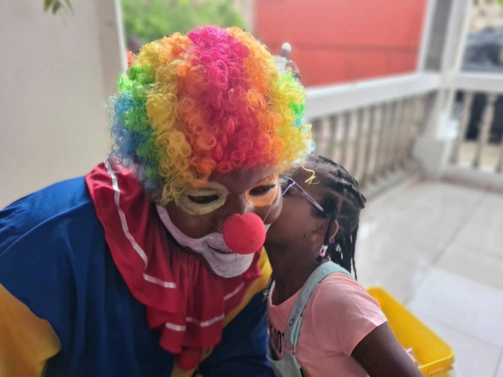 ticivil's tweet photo. no more fear of the adorable and most loving of clowns #Ellou https://t.co/Z9PTw88I8G