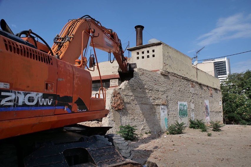 LeahPattem's tweet photo. In a widely miscalculated publicity shoot, politician @begonavillacis romanticises evictions &amp; demolitions of the homes of marginalised communities, placing Madrid further along the trajectory to normalising institutional violence in tackling poverty. https://t.co/X86P1UzqiD