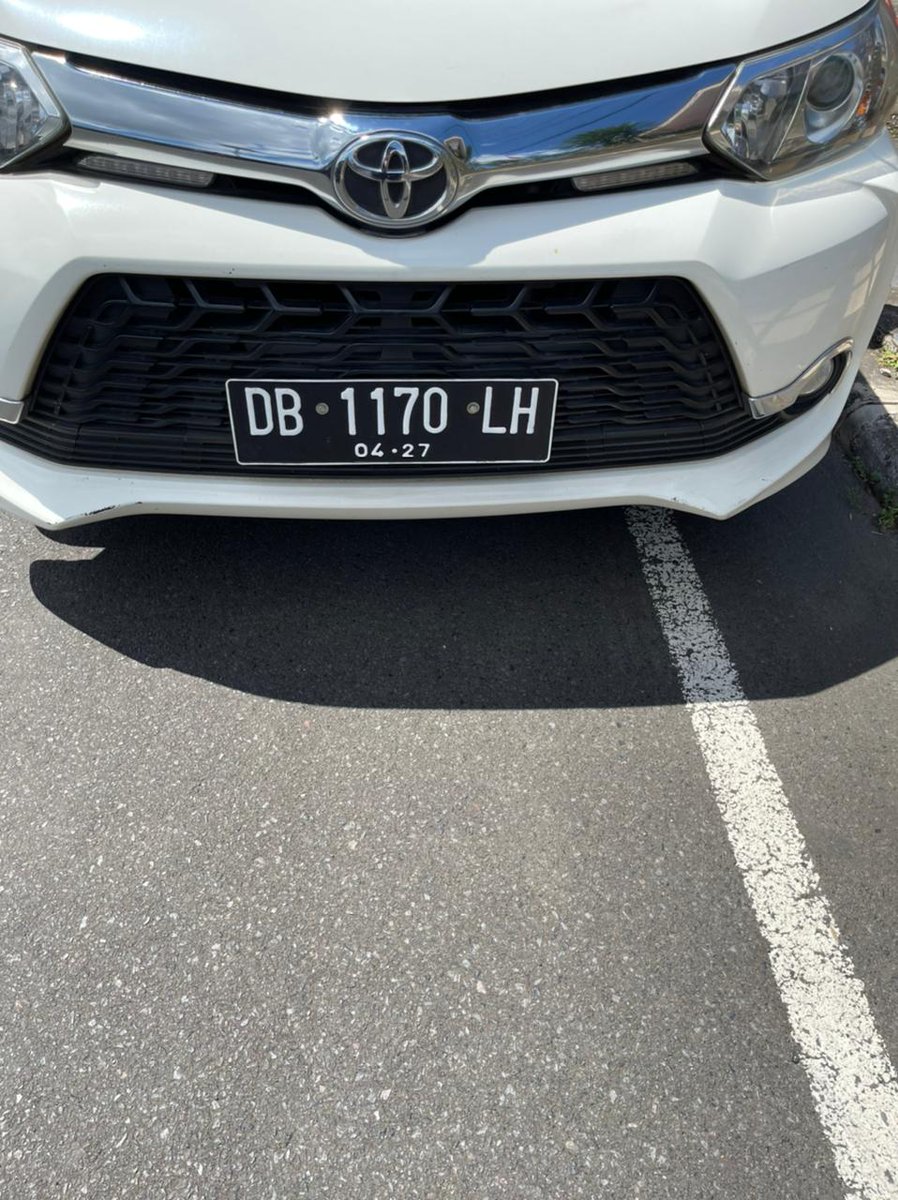 #infoManado kalo ada yg kenal dengan oto ini. Depe supir so meninggal dalam oto. Silakan di teruskan. Lokasi Mapanget dekat bandara.