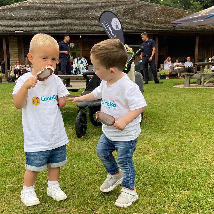 LBofoundation's tweet image. A day of laughter, new friendships and total acceptance of their #limbdifferences thank you to everyone involved @CawthorneCC @DanJarvisMP @HYWEL_ROBERTS @debrakidd @Mrs_H11 @watts_verity @KoalaaCommunity @openbionics @OpenHousePicts @BAPPforBolts @magsanimals