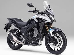 勿体ぶるような事でもないので公開すると、今年モデルの400Xのホワイトにしました(◜ᴗ◝ ) 