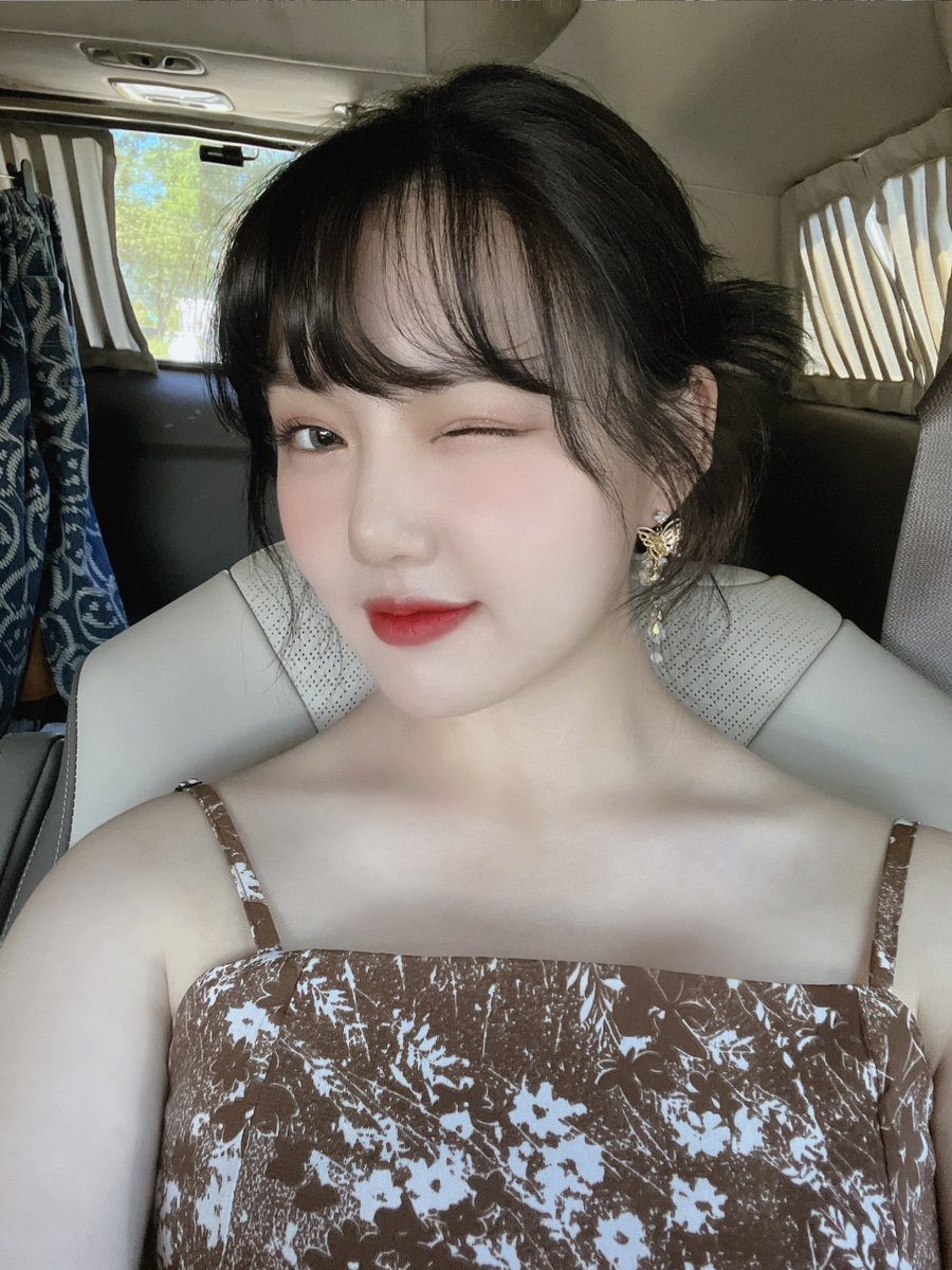 YERIN_OFFICIAL_'s tweet photo. [싱인더그린]

잠시 후 오후 5시!
아이돌 플러스에서 
반전매력 예린이와 함께 만나요🌿
https://t.co/65LtCZgWL7

#예린 #YERIN
#싱인더그린 #가든콘서트 https://t.co/4Sm7cM0hPs