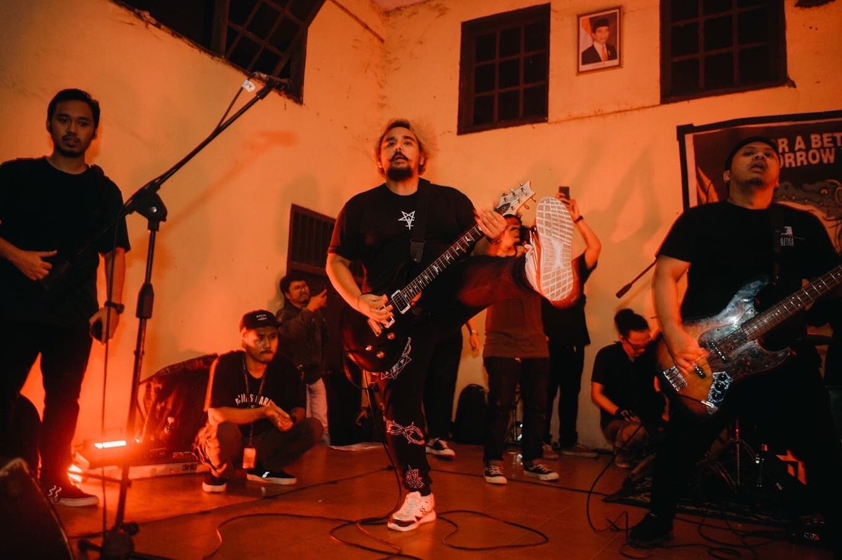 ATTACK CITY FOR LIFE! 
Setelah sekian lama akhirnya kita balik lagi (dan bugil)!! Terima kasih banyak atas energinya Serang, sampai jumpa lagi ❤️‍🔥❤️‍🔥❤️‍🔥

<a href="/DCDCofficial/">DCDC</a> @fridaykillerco <a href="/GEOFF_Max/">Geoff Max</a> <a href="/JNE_ID/">JNE Express</a> 
<a href="/BodypackID/">BODYPACK</a> 

#GoldenLegacyInvasion
#DCDCxGoldenLegacy