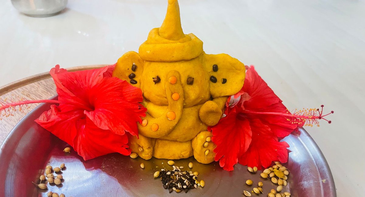 htcity's tweet photo. #DelhiNCR residents get into #DIY mode for #Ganpati idols, organise workshops to help others follow suit 

Read 👉 https://t.co/LDT5XNIBhX
🖊️ @NainaArora8 

#GaneshChaturthi #GaneshChaturthi2022 https://t.co/F8RPyqB5jk