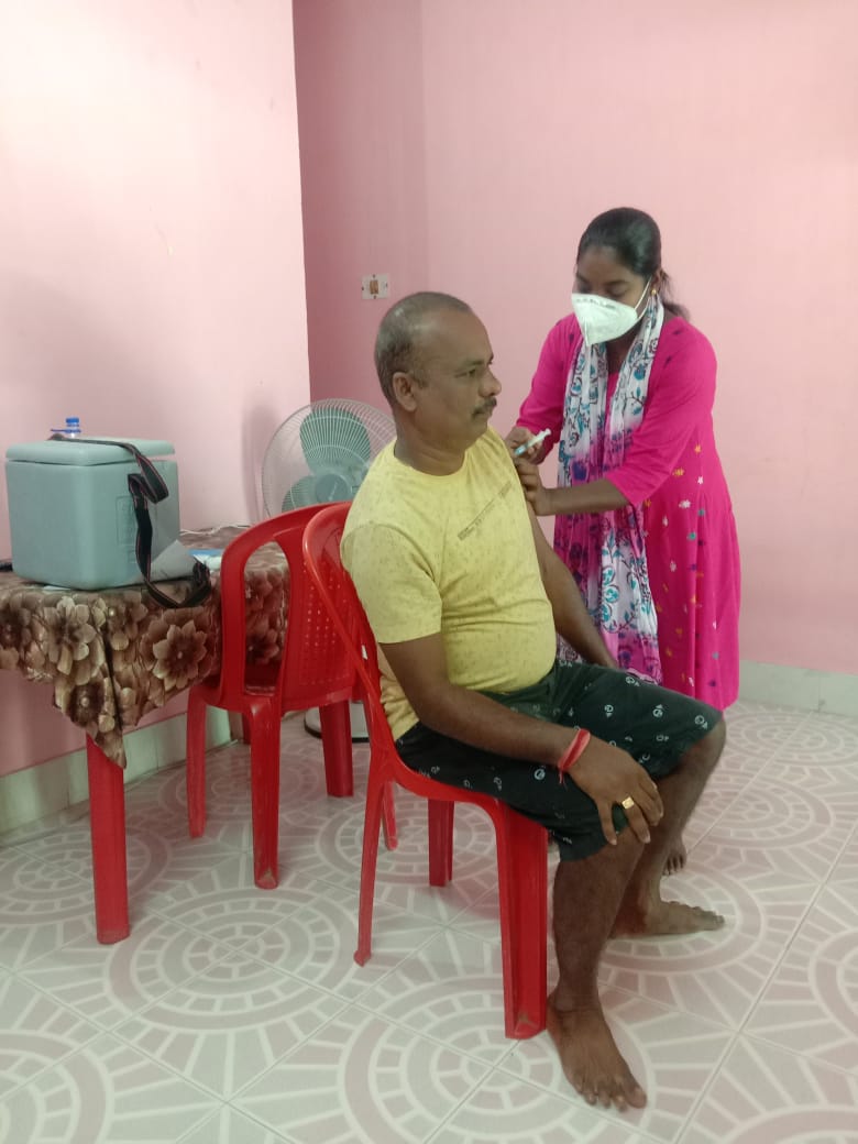 er_mitun's tweet photo. #Door2DoorVaccinationDrive
For left out beneficiaries at #GPRAMNAGAR by #PHCKalighatTeam
ThankFull2MedicleTeam&NMAdmin.
@DC_NMAndaman @Drsatyendrsingh @DcSouthandaman @DirPris
@NorthAndaman @Md_Yunus89 https://t.co/mIYxPO62lt