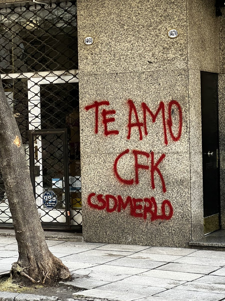lrdames's tweet photo. “Vienen a mostrar amor, alegría…”. Amor a destruir lo ajeno, no? https://t.co/Jd3dO2U3Ti