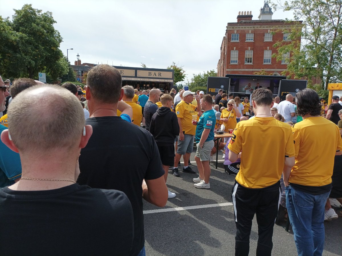 BackPageTravel's tweet photo. @RoyLiu59850097 There's a fan zone. https://t.co/5Pr6DJrnt1