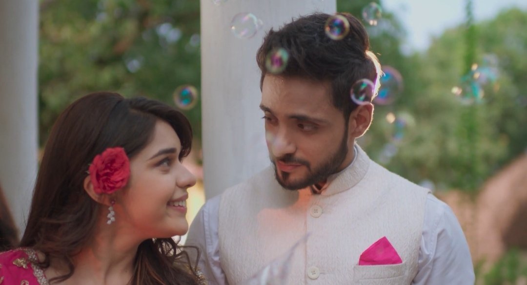 premkepatidev's tweet photo. Just look at them 🥺🥺 didn't you feel the love ??

@ZeeMusicCompany 

#WeWantAdishaInAMV https://t.co/0Fx920TUbf