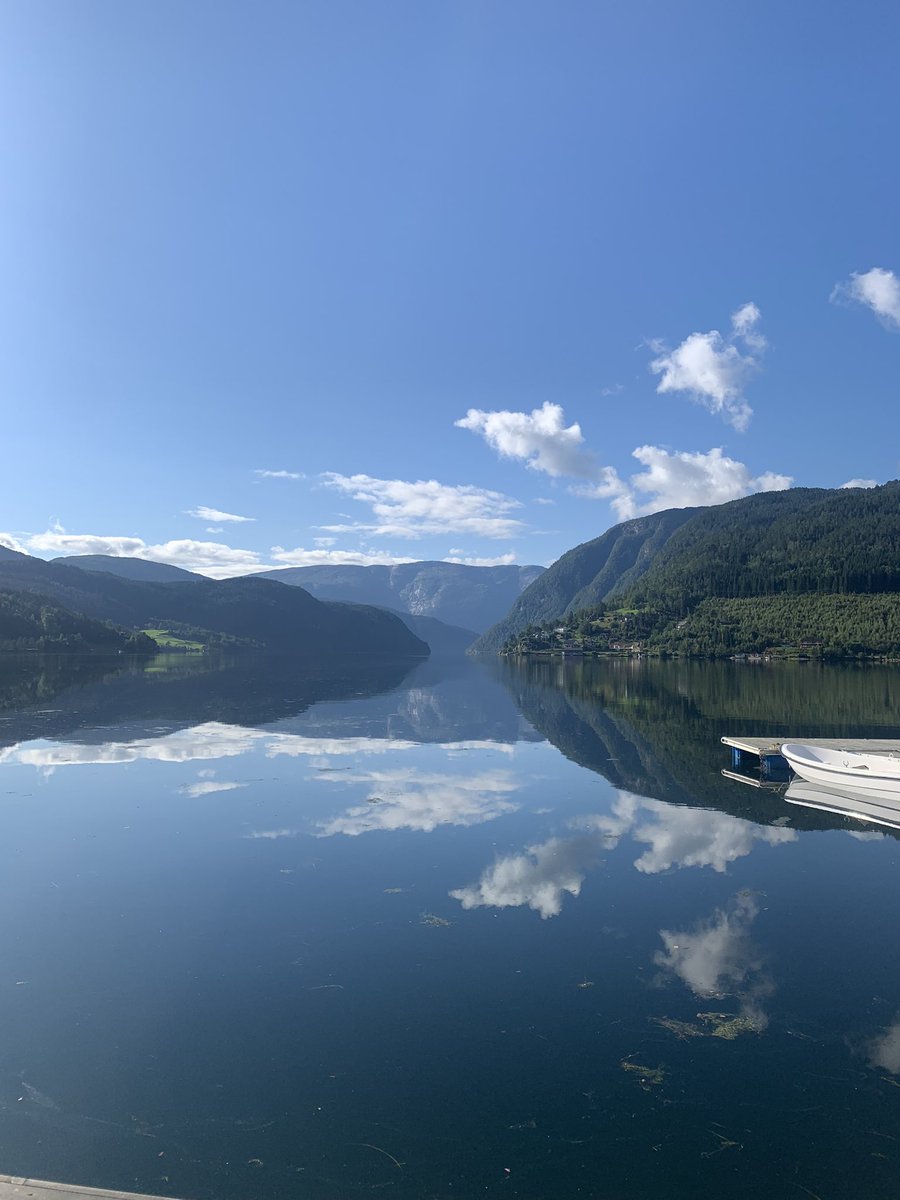 Ettenaej's tweet photo. Hardanger, du er jammen fin! #ulvik #hardanger #brakaneshotell https://t.co/MkNc1wIlfw