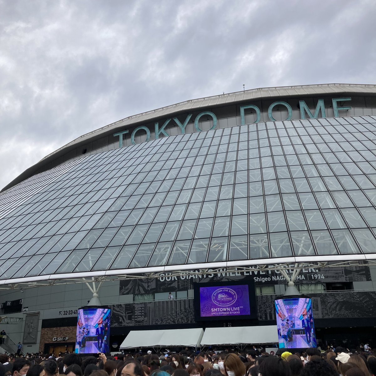 ka4624's tweet photo. SMTOWNイベント観にDOME。コロナ禍中からK-POP聴くようになったので、画面でしか見たことない人たちを、極小ながら肉眼で観られることの幸せなこと。 https://t.co/smEFTL1nGY