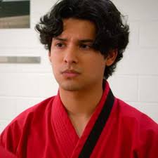 BigCind's tweet photo. Are we looking at Father & Son? Ned Randall (next karate kid) and Miguel Diaz. #CobraKai #TheNextKarateKid #MichaelCavalieri @Xolo_Mariduena @CobraKaiSeries @healdrules @McSchlossberg @jonhurwitz https://t.co/PVIxzLoSPQ