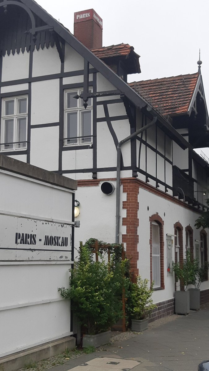 amdescotes's tweet photo. In zwei Tagen werde ich nun Berlin verlassen. Großartige Erinnerungen werde ich mitnehmen. Heute war ich nocheinmal in einem meiner beliebtesten Orte, wo ich so interessante Gespräche geführt habe : im Restaurant  Paris-Moskau! A bientôt ! https://t.co/fXZJG6Vq3N