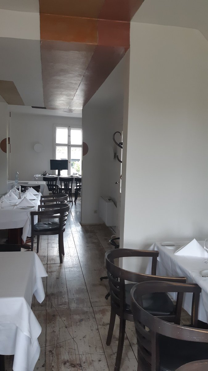 amdescotes's tweet photo. In zwei Tagen werde ich nun Berlin verlassen. Großartige Erinnerungen werde ich mitnehmen. Heute war ich nocheinmal in einem meiner beliebtesten Orte, wo ich so interessante Gespräche geführt habe : im Restaurant  Paris-Moskau! A bientôt ! https://t.co/fXZJG6Vq3N